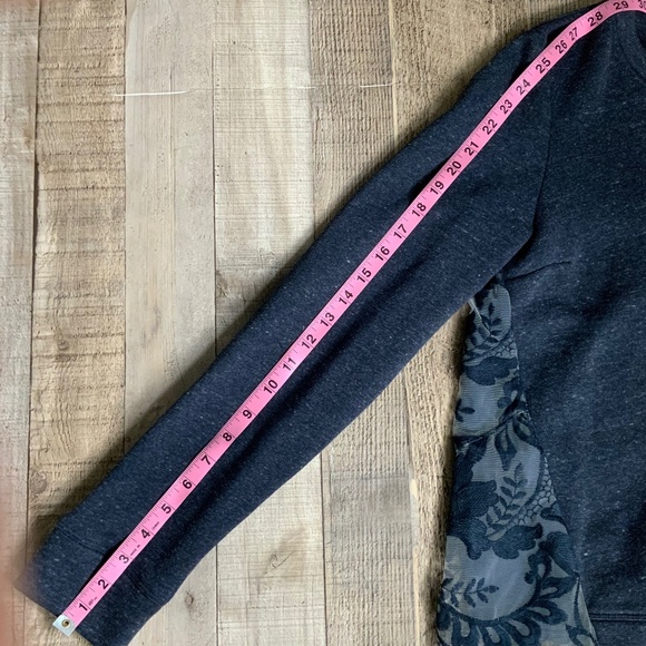 Anthropologie Vanessa Virginia Navy Blue Embroidered Lace Tulle Back Top SZ M - Picture 13 of 14